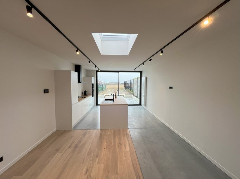 Volledig vernieuwde instapklare woning met uniek zicht!&lt;br /&gt;
&lt;br /&gt;
WEBSITE: https://maartendesplenter.wixsite.com/mijnsite&lt;br /&gt;
&lt;br /&gt;
Welkom in de